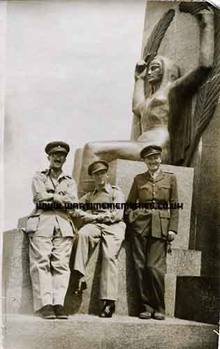 Ivor Barry(Far right)Egypt 1941